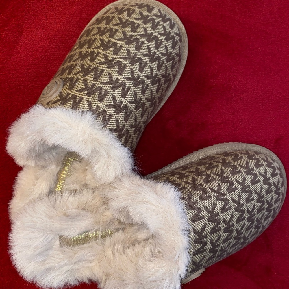 Luxurious Michael Kors Fur Slippers ✨